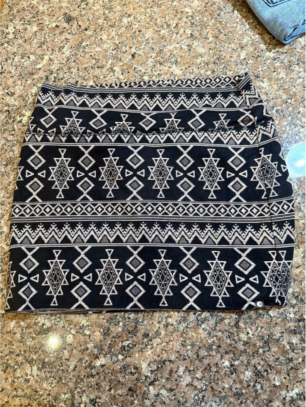 Billabong Black and Beige Patterned Mini Skirt